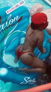 Tommie Lee feet photo 12