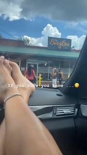 Tommie Lee feet photo 19