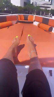 Tommie Lee feet photo 10