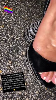 Tommie Lee feet photo 13