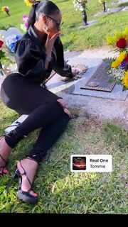 Tommie Lee feet photo 11