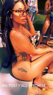 Tommie Lee feet photo 18