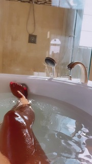 Tommie Lee feet photo 5