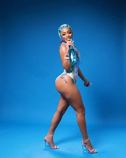 Tommie Lee feet photo 7