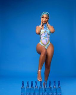 Tommie Lee feet photo 6