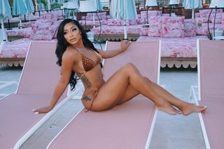 Tommie Lee feet photo 6