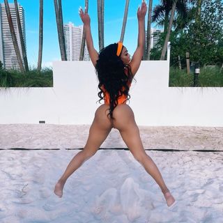 Tommie Lee feet photo 4