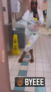 Tommie Lee feet photo 2