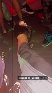Tommie Lee feet photo 1