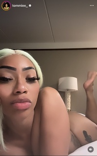 Tommie Lee feet photo 8
