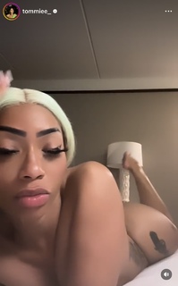 Tommie Lee feet photo 7