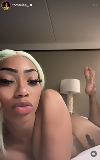 Tommie Lee feet photo 3