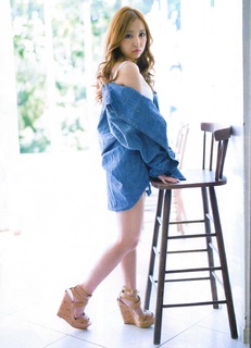 Tomomi Itano feet photo 15