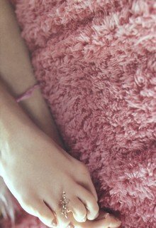 Tomomi Itano feet photo 12