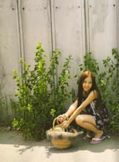 Tomomi Itano feet photo 2