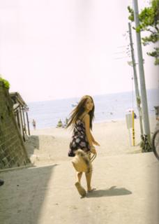 Tomomi Itano feet photo 1