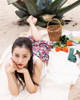 Tomomi Itano feet photo 7