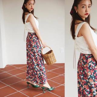 Tomomi Itano feet photo 5