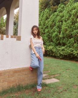 Tomomi Itano feet photo 2