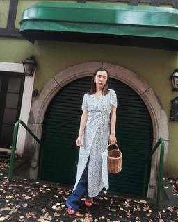 Tomomi Itano feet photo 18