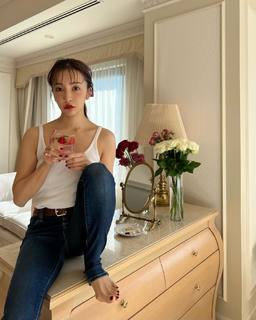 Tomomi Itano feet photo 15