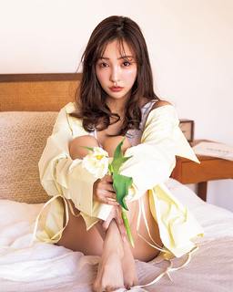 Tomomi Itano feet photo 8