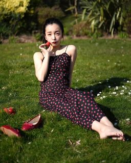 Tomomi Itano feet photo 12