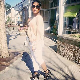 Toni Braxton feet photo thumbnail