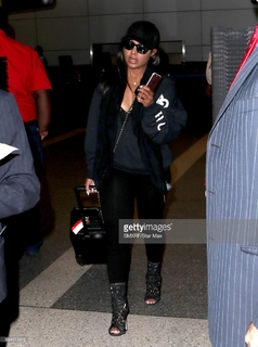 Toni Braxton feet photo thumbnail
