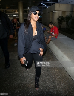 Toni Braxton feet photo thumbnail