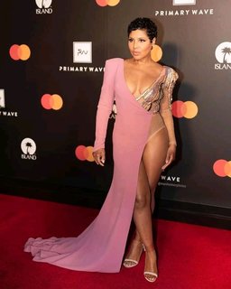Toni Braxton feet photo thumbnail