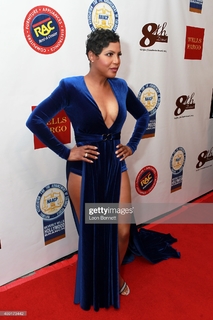 Toni Braxton feet photo thumbnail