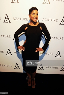 Toni Braxton feet photo thumbnail