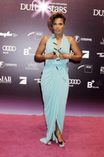 Toni Braxton feet photo thumbnail