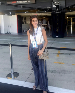 Toni Breidinger feet photo 2
