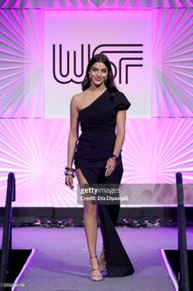 Toni Breidinger feet photo 12