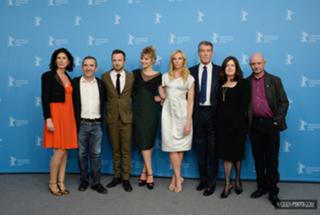 Toni Collette feet photo thumbnail