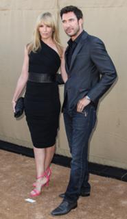 Toni Collette feet photo thumbnail