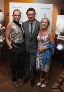 Toni Collette feet photo thumbnail