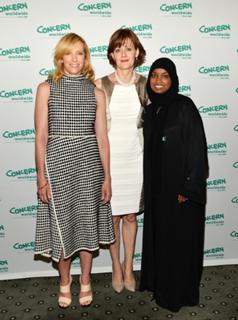 Toni Collette feet photo thumbnail