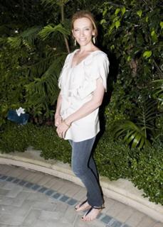 Toni Collette feet photo thumbnail