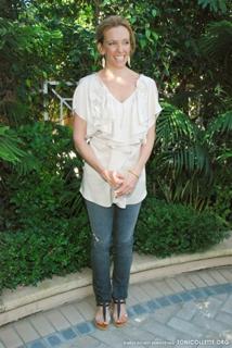 Toni Collette feet photo thumbnail