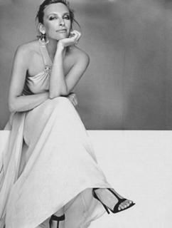 Toni Collette feet photo thumbnail