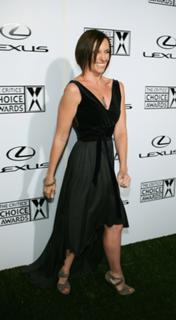 Toni Collette feet photo thumbnail