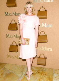 Toni Collette feet photo thumbnail