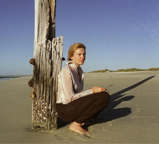 Toni Collette feet photo thumbnail