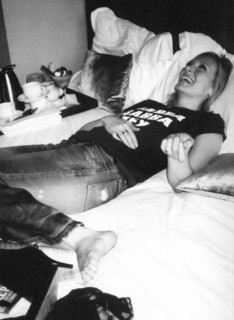 Toni Collette feet photo thumbnail