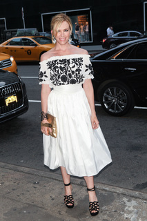 Toni Collette feet photo thumbnail