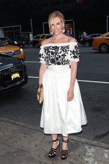Toni Collette feet photo thumbnail