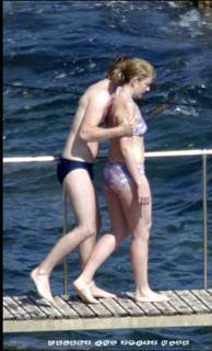 Toni Collette feet photo thumbnail